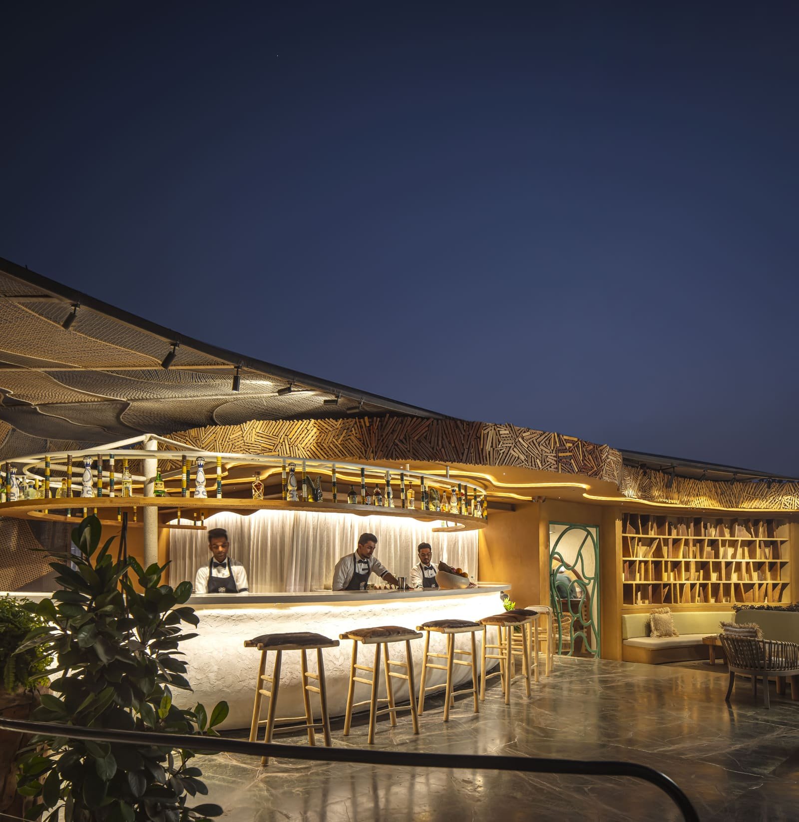 Waikiki cocktail bar nightlife experience Andheri East Mumbai