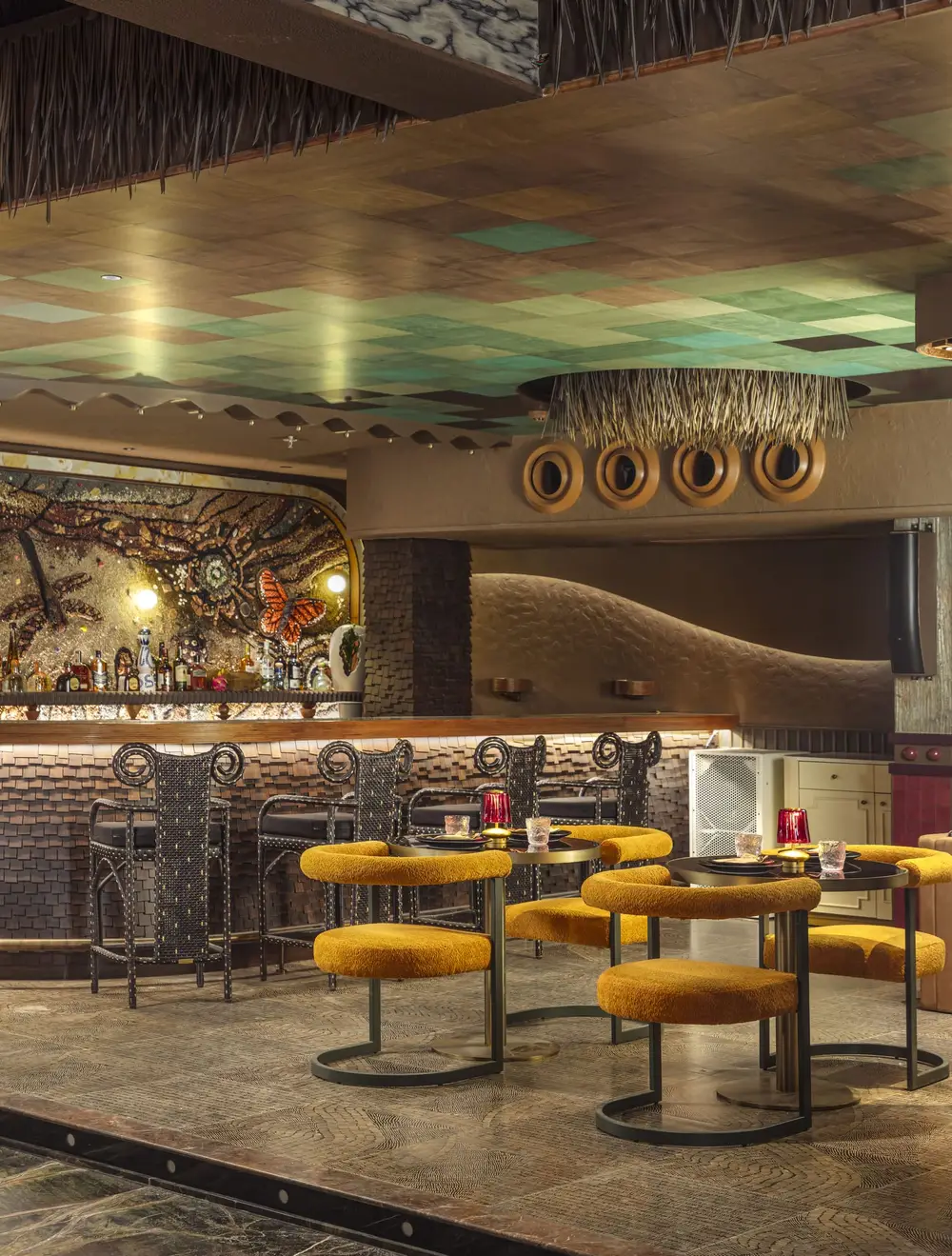 Signature cocktails and nightlife at Waikiki Andheri